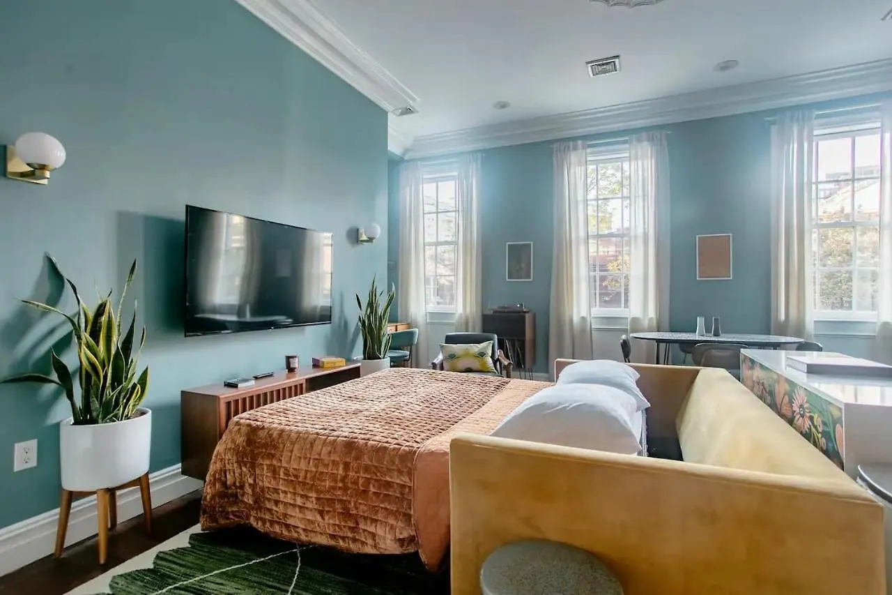 Airy Greenwich Retreat With Private Deck New York 0*,